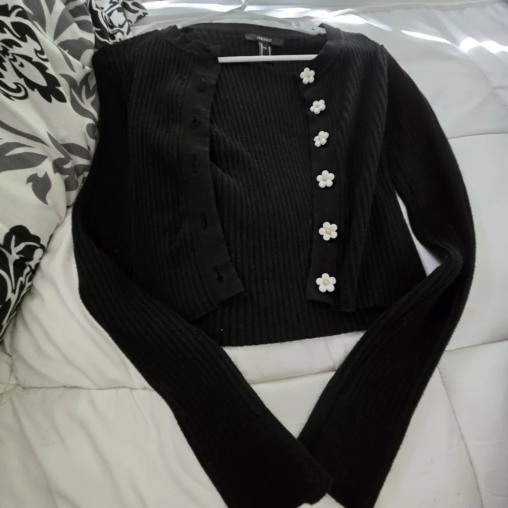 Daisy Button - Picture 1 of 2
